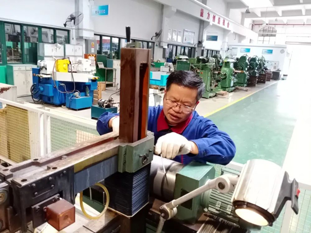【梧州工匠】楊輝：技術(shù)高超的能手，無(wú)私奉獻(xiàn)的教師