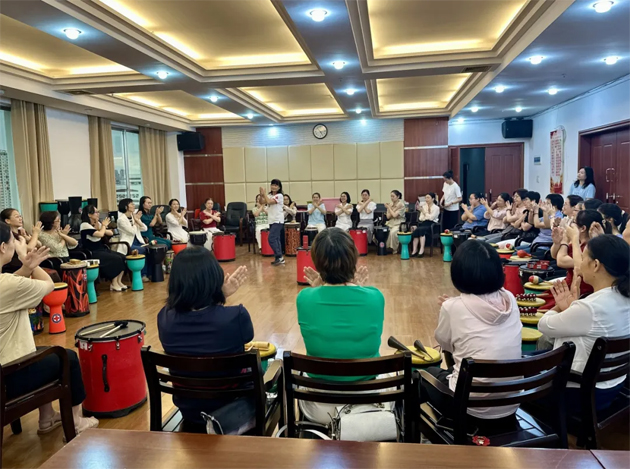 梧州市總工會(huì)女職工委員會(huì)開展“黨旗領(lǐng)航聚合力，情暖巾幗綻芳華” 主題活動(dòng)