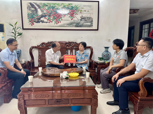 情系勞模 溫暖同行｜梧州市總工會(huì)國(guó)慶中秋節(jié)前走訪慰問(wèn)困難勞模代表