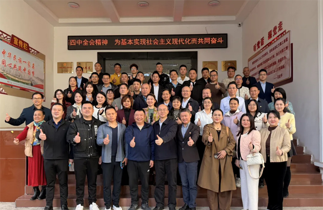 翰墨飄香迎“家人”，共話發(fā)展譜新篇｜我市多家基層工會及社會組織走進(jìn)市職工之家觀展交流