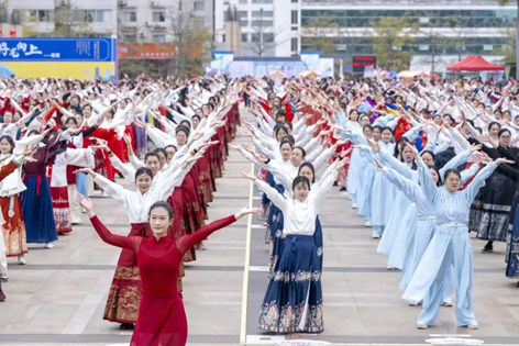 【跟黨奮進(jìn)新征程 巾幗建功新時(shí)代】梧州市第十二屆婦女國(guó)風(fēng)趣味體育運(yùn)動(dòng)會(huì)暨“梧家巧姐姐”國(guó)潮集市，精彩綻放！